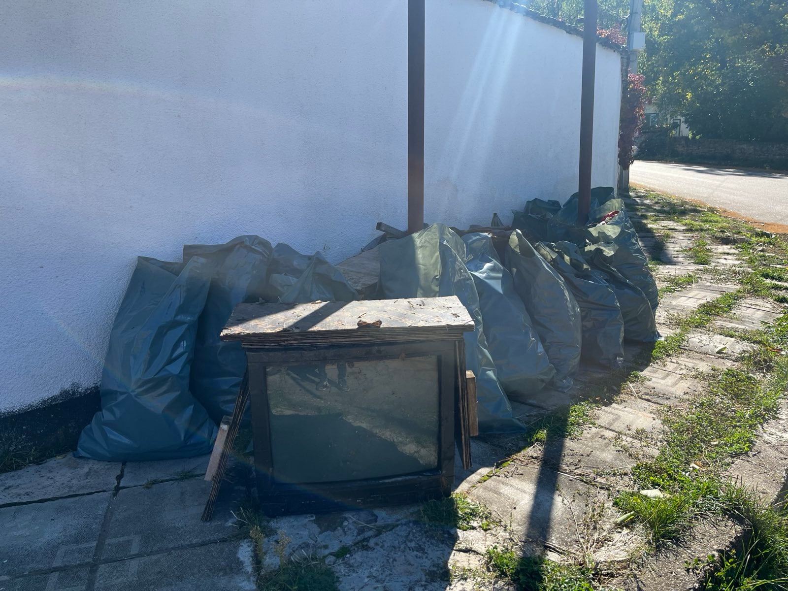 Брезничани обединиха усилия за почистване на "Бърдото"